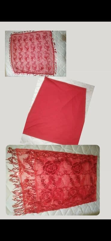 Üç müxtəlif qırmızı şarf dəsti təklif olunur. Bir şarf tamamilə