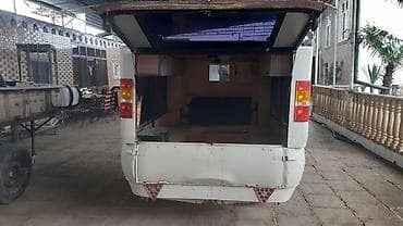 pearly teker: Yüngül qoşqu – salonlu, pəncərəli, açılan arxa qapaqlı — 9