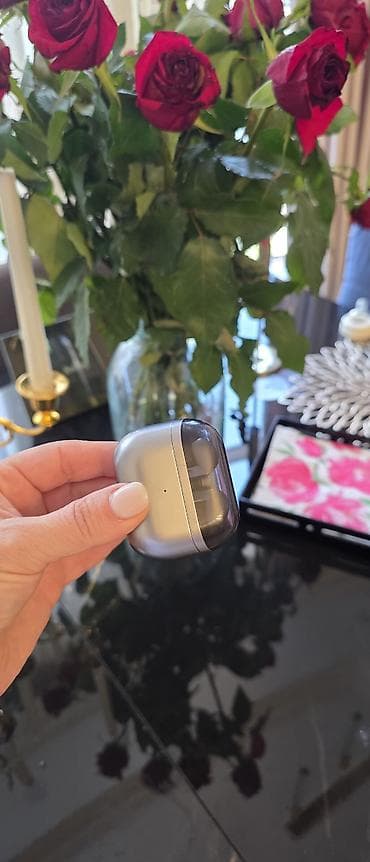 airpods pro max: Simsiz qulaqlıq – şarj qutulu, qrafit/gümüşü rəngdə Samsung Galaxy — 7