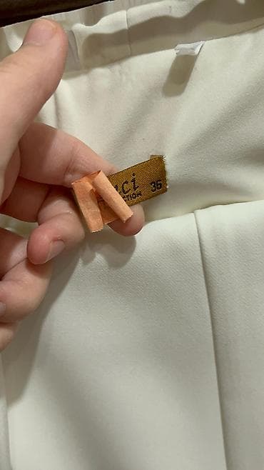 Svitşotlar: Kostyum dəsti 1 dəfə geyinilib 50 manata alınıb 20 ye satılır 36 — 2