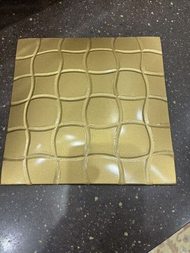 matrel: Qızılı dekorativ kvadrat boşqab 4 böyük. 4 balaca. - Material: şüşə — 3