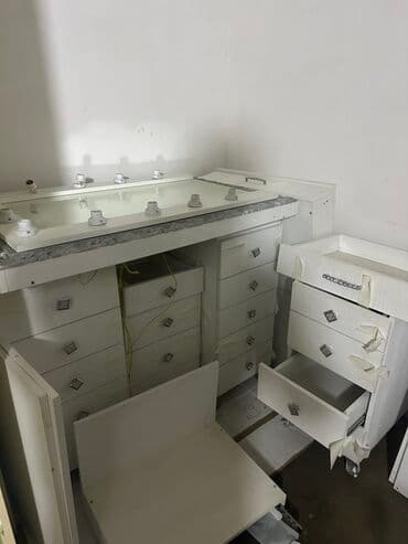 desmal desti: Gözəllik/saç salonu üçün mebel dəsti Tərkib: - Vizaj masası: geniş — 1