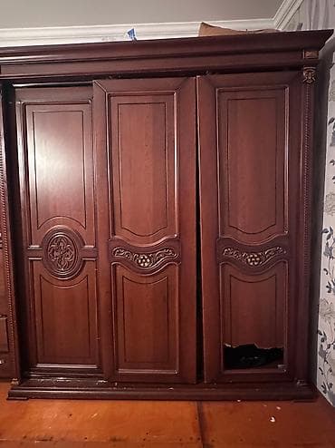 Masalar və oturacaqlar: 2 təknəfərlik çarpayı, Dolab, Termo, 2 tumba, İşlənmiş — 4