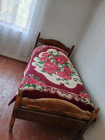 iki nəfərlik taxt: Taxta tək nəfərlik çarpayı - Material: tam ağac karkas — 1