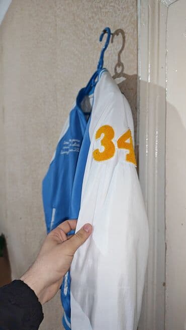 Lüğətlər: Bomber az geyinikib M rAzmerdir isteyen olsa endirim ederem — 7