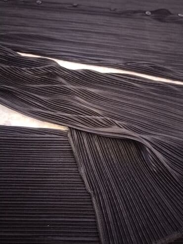 deri plas: Qara pleyse (qat-qat) fakturalı köynək/bluz. Çox baha alınıb 3 4 dəfə — 5