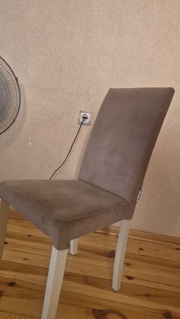 metbex stol stulu: Bej rəngli, Foriella markasına aid yemək stulu. Stulun oturacaq — 1