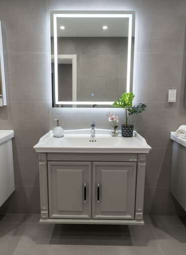 Ağ rəngli keramika Çanaq və boz rəngli ikiqapılı şkafdan ibarət hamam