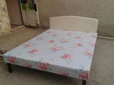 təzə taxt: Taxt
Teze iki neferlik hazirlari var — 2