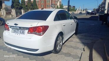 qapi zili: Chevrolet Cruze LT sedan - Kuzov: ağ rəng, 4 qapı, arxa spoylerli - — 4
