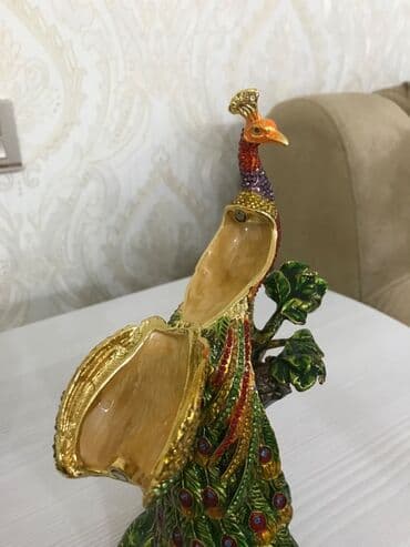 1dollar nece manatdir: Dubaydan alinib suvenirler.Tovuzqusu 110 azn Kitay qiz 70 azn — 3