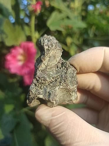 şexsi eşyalar: Nadir tapılan Qızılı görünüşdə Xalkopirit ( ChalcoPyrite ) daşı 💎 ✨ 🧐 — 3