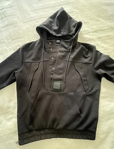 BOSS kapüşonlu svitşot - Rəng: qara - Dizayn: ön hissədə basqılı lalafo.az -da BOSS kapüşonlu svitşot - Rəng: qara - Dizayn: ön hissədə basqılı