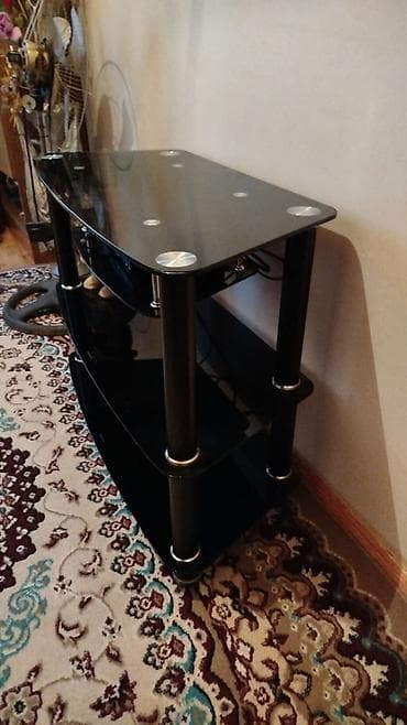 mebel aksesuarlar: İşlənmiş, Düz TV altlığı, Polkalı, Şüşəli — 1