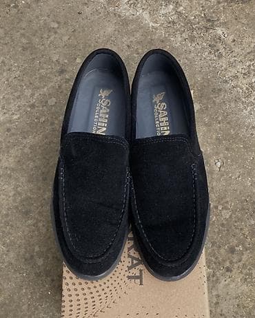 Ayaqqabılar: Qara vilvet, Hündür altlıqlı ayaqqabı Yenidir, ölçü 39-40 Metrolara — 2