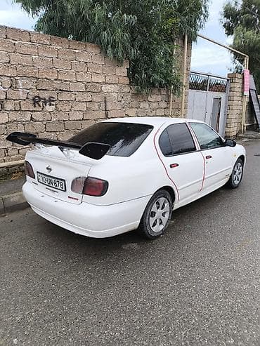 kiredit masin: Nissan Primera sedan – ağ rəng, 4 qapı, ön‑arxa tamamlayıcı — 3