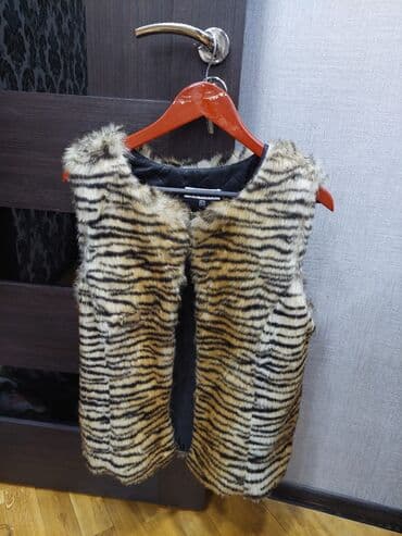 Az istifade olunub s ve xl razmerleri var 10azn unvan ehmedli.elaqe