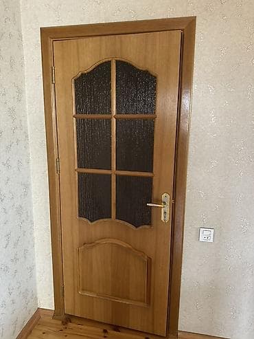 pendir: Taxta otaq qapısı – şüşəli modellə - Material: təbii ağac (açıq qoz — 4