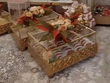 paltar asılqanı: Zərif naxışlı qızılı,içigüzgülü ikinci əl xonça seti satılır.Az — 6