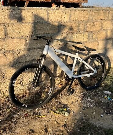 qalin tekerli velosiped: Salam 24 olcudur maraqlanan vp yazsın qiymetde endirim olacaq herşeyi — 3