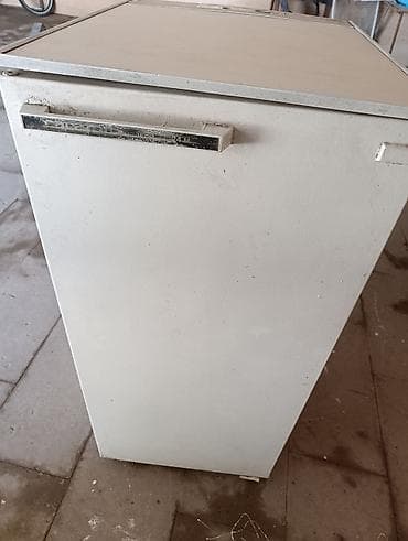 Saratov soyuducusu.Şəkillərdə görünən yığcam, tək qapılı soyuducu. Bu