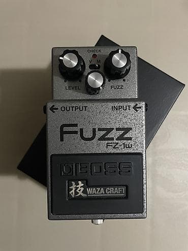 Musiqi avadanlıqları seti 1) Boss Waza Craft FZ-1W Fuzz pedalı - Made