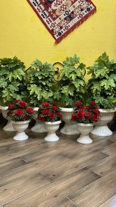 qebir ustu guller: Dekorativ süni güllər və qamış yarpaqlı bitkilər seti - Ağ rəngli — 4