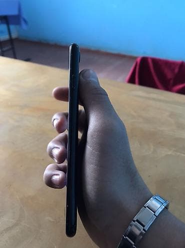 iphone 15 pro max islenmis: IPhone 7, 128 GB, Qara, Barmaq izi — 3