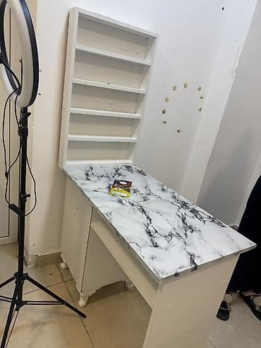 Düz masa, Siyirməsiz, Polkalı, Laminat, Kredit yoxdur