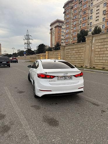 e 280: Hyundai Elantra: 2 l | 2018 il Sedan — 4