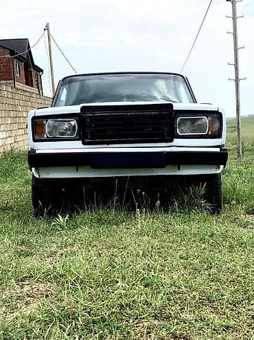 18 lik teker: VAZ 2107, ağ rəng, 4 qapılı sedan. Maşın otur sür maşındı 2006 1.7 — 2