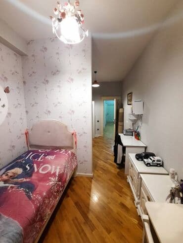 7 mikrorayon: 3 otaqlı, Yeni tikili, 135 kv. m — 8