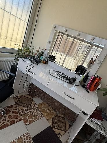 Iki eded birlikde 300 azn. Vizaj masası və güzgü dəsti - Rəng: ağ