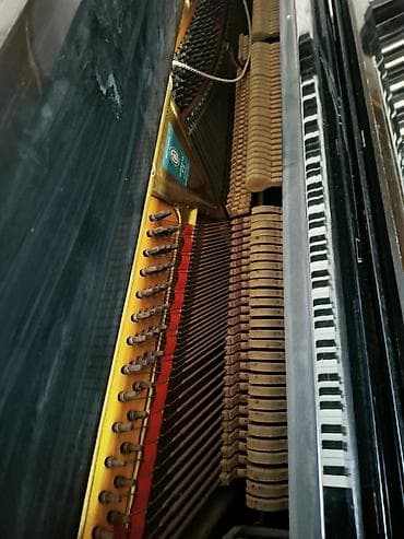 Upright piano – “Lira” modeli - Korpus: parlaq qara rəngli, klassik — 2