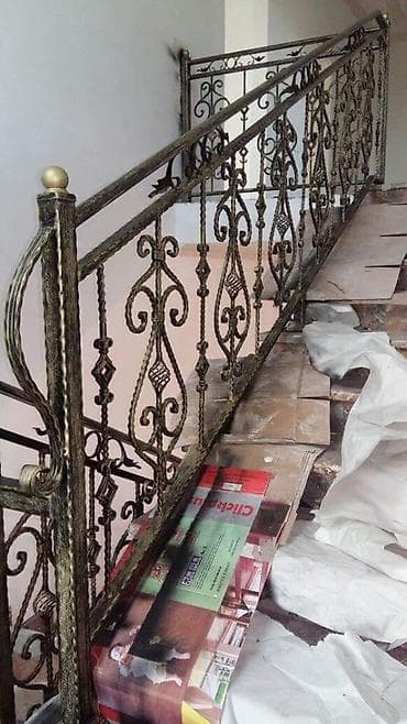 perilla pilleken: Dəmir pilləkən tutacaqları, klassik üslubda hazırlanmış, qara və — 1