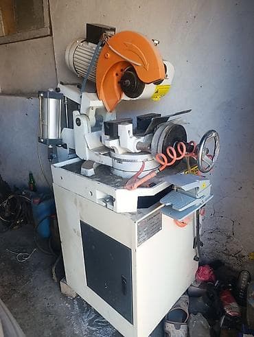 Metal profillər və borular üçün sənaye tipli kəsim dəzgahı. Şəkillərdə