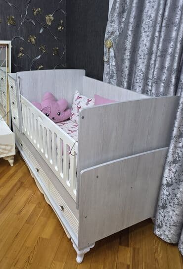 giris qapi: Oğlan və qız üçün, Dördbucaq, Beşik, Dəst ilə, Matras ilə, Yellənmə mexanizm ilə — 2