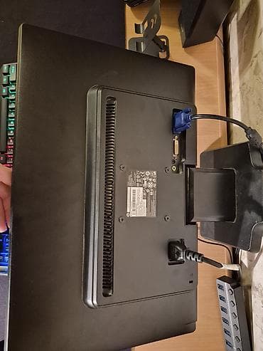 Modemlər və şəbəkə avadanlıqları: HP W2072a LCD monitor - Ekran ölçüsü: 20" (təxmini 19.5") - Geniş — 2