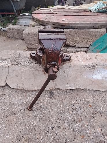 mengeme: Məhsul: Metal işləri üçün dəzgah qısqacı (stolüstü mengene) Təsvir: - — 4