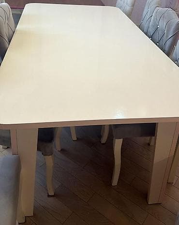 İşlənmiş, Kvadrat masa — 1