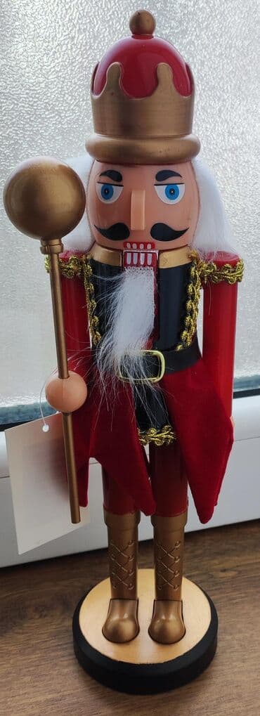 Mücrülər: Taxta Qozqıran fiquru – kral temalı dekor - Material: ağac, parçadan — 2