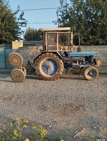 82 1 traktor: Te 28 ela vəzyətdi heç bir prablem yoxdu ot picene birgə de satilir — 1