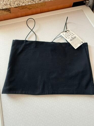 toxunma papaq modelleri: Pull&Bear markasına məxsus qara rəngli, nazik çiyin qayışlı krop — 1