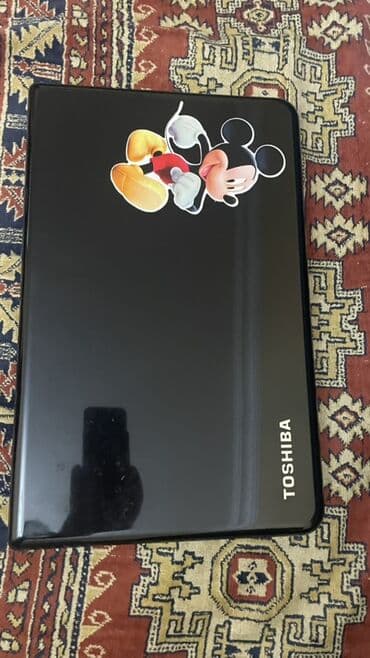 Toshiba noutbuk - Marka: Toshiba - Korpus: parlaq qara rəng, üst