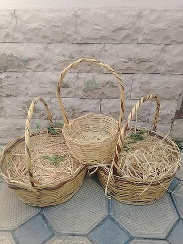 Stend vitrinləri: 3 eded yumurta sebeti . Böyuk.25.(1) kicik 15 azn Unvan Sabuncu — 1