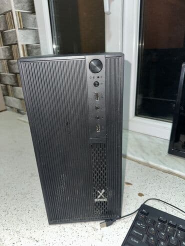 Masaüstü kompüterlər və iş stansiyaları: Ofis və ya ev istifadəsi üçün nəzərdə tutulmuş qara rəngli stolüstü — 2