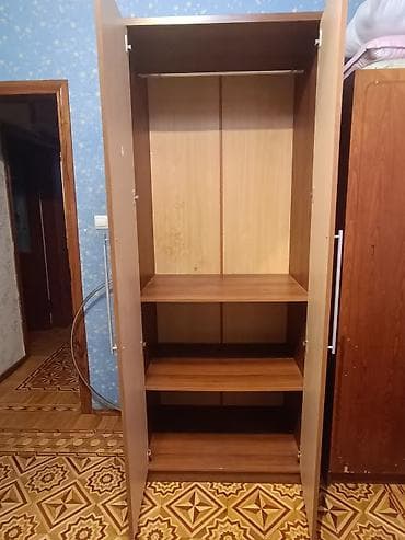 İkiqapılı, yığcam qarderob. Yataq otağı üçün əlverişlidir. Qarderobun — 5