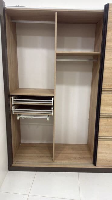 белая мебель в спальне: Двуспальная кровать, Шкаф, Комод, Трюмо — 7