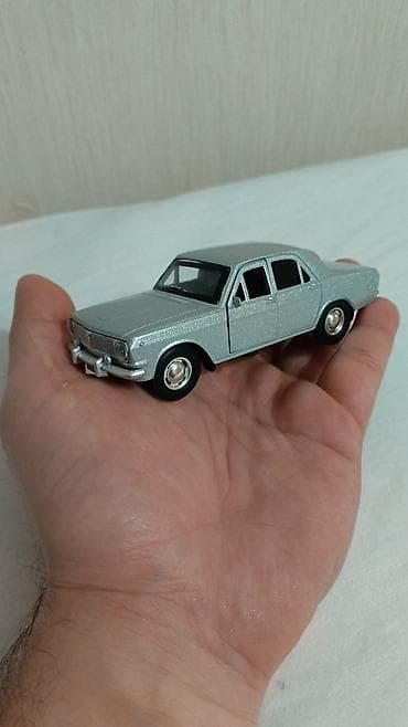 dvd diskləri: Metall kolleksiya modeli – klassik sedan miniatürü - Korpus: tökmə — 1
