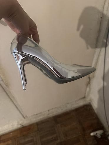 Женская обувь: Gümüşü xrom rəngli qadın stilettosu - Model: Klassik sivri burunlu — 1